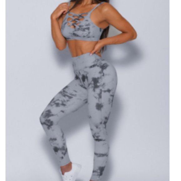 Gray Tie-dye Crisscross Sport Bra & Leggings Set - Picture 3 of 4